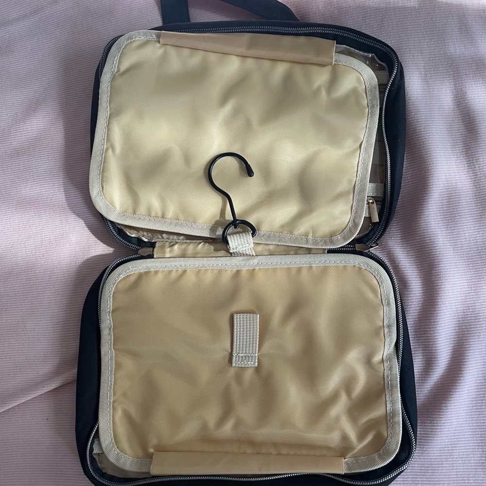 Final Price ❄️ Travel bag with four compartments. Brand new never used. - Picture 4 of 7
